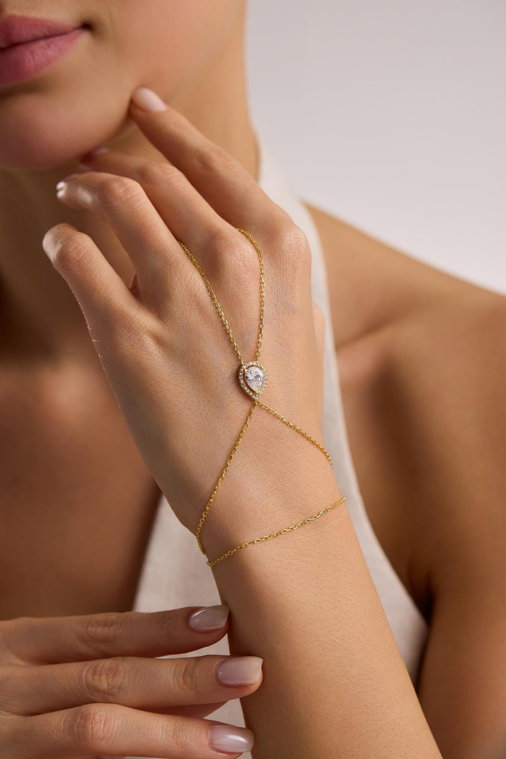 925 Sterling Silver Gold Plated White Teardrop Zircon Hand Chain Bracelet (NRZ1000822)