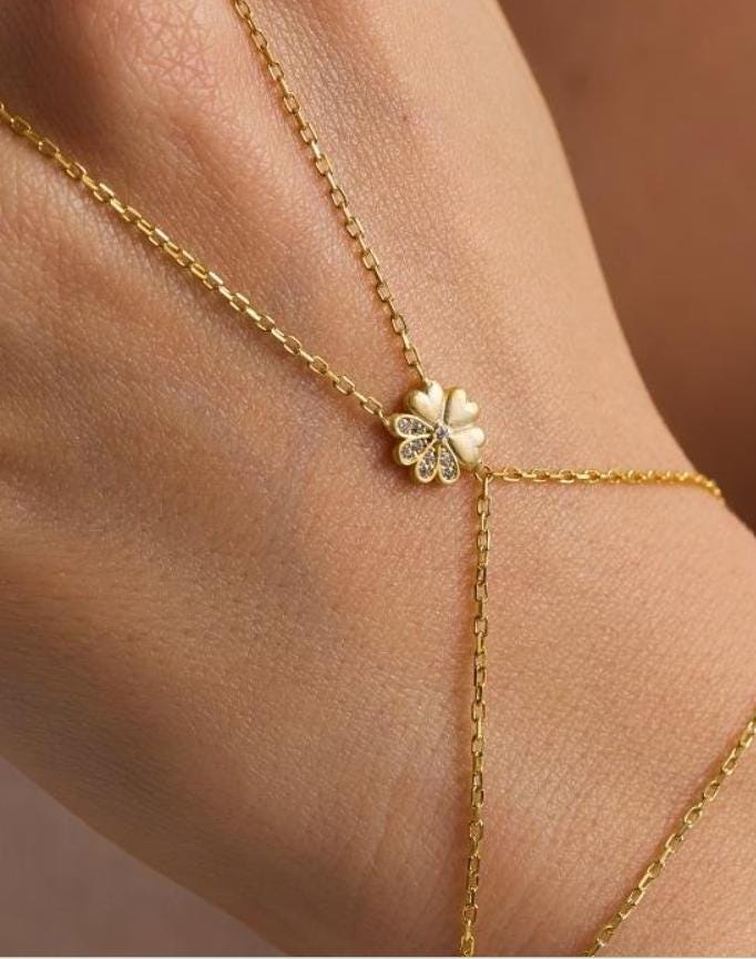 925 Sterling Silver Gold Plated Clover Hand Chain Bracelet with Zircon Stone (NRZ1000826)