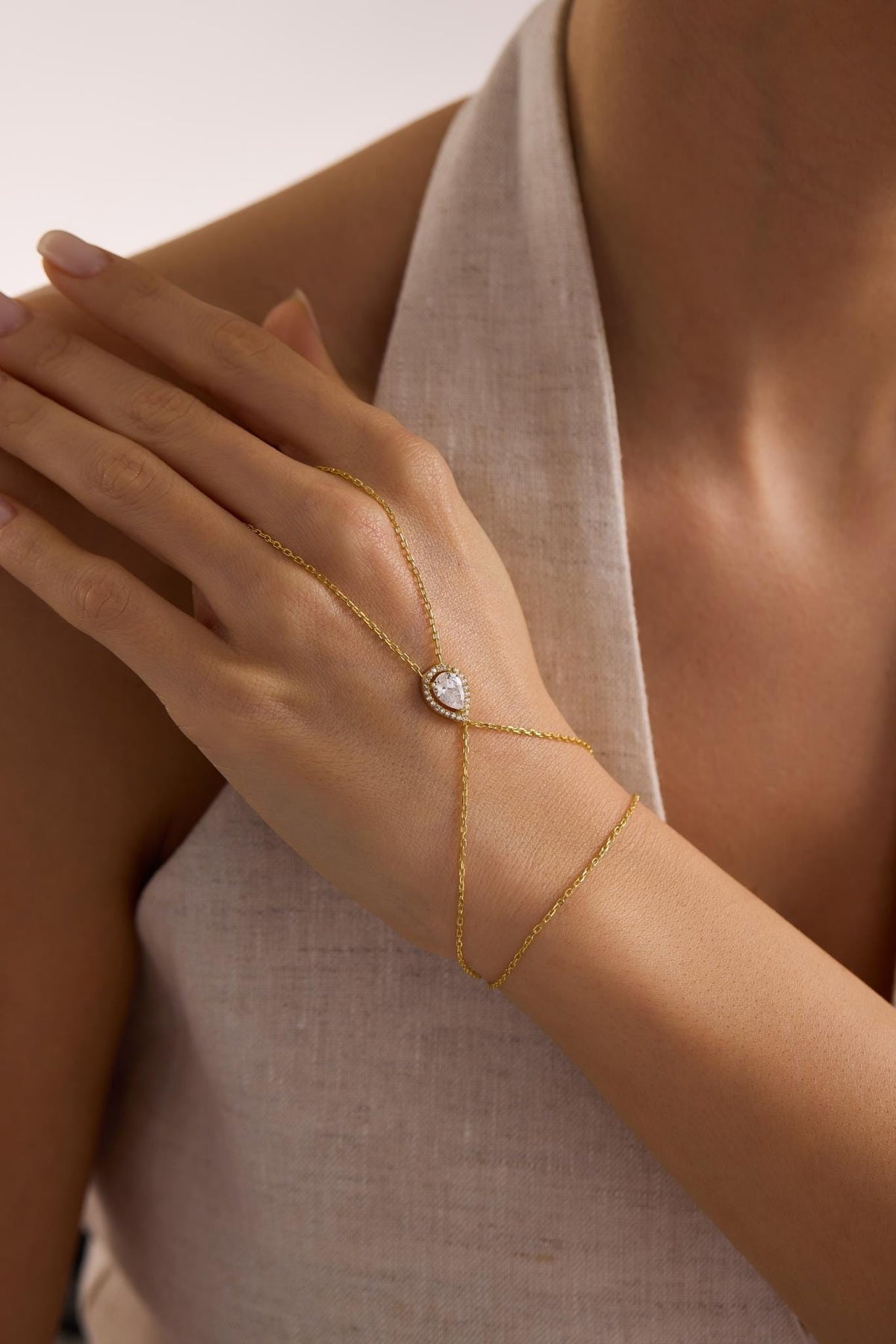 925 Sterling Silver Gold Plated White Teardrop Zircon Hand Chain Bracelet (NRZ1000822)