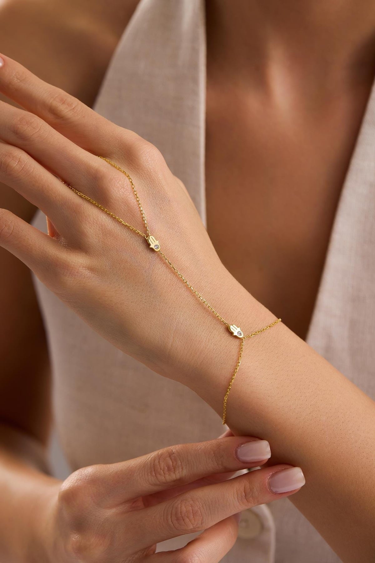 925 Sterling Silver Gold Plated Hamsa Hand Chain Bracelet with Zircon Stone (NRZ1000820)