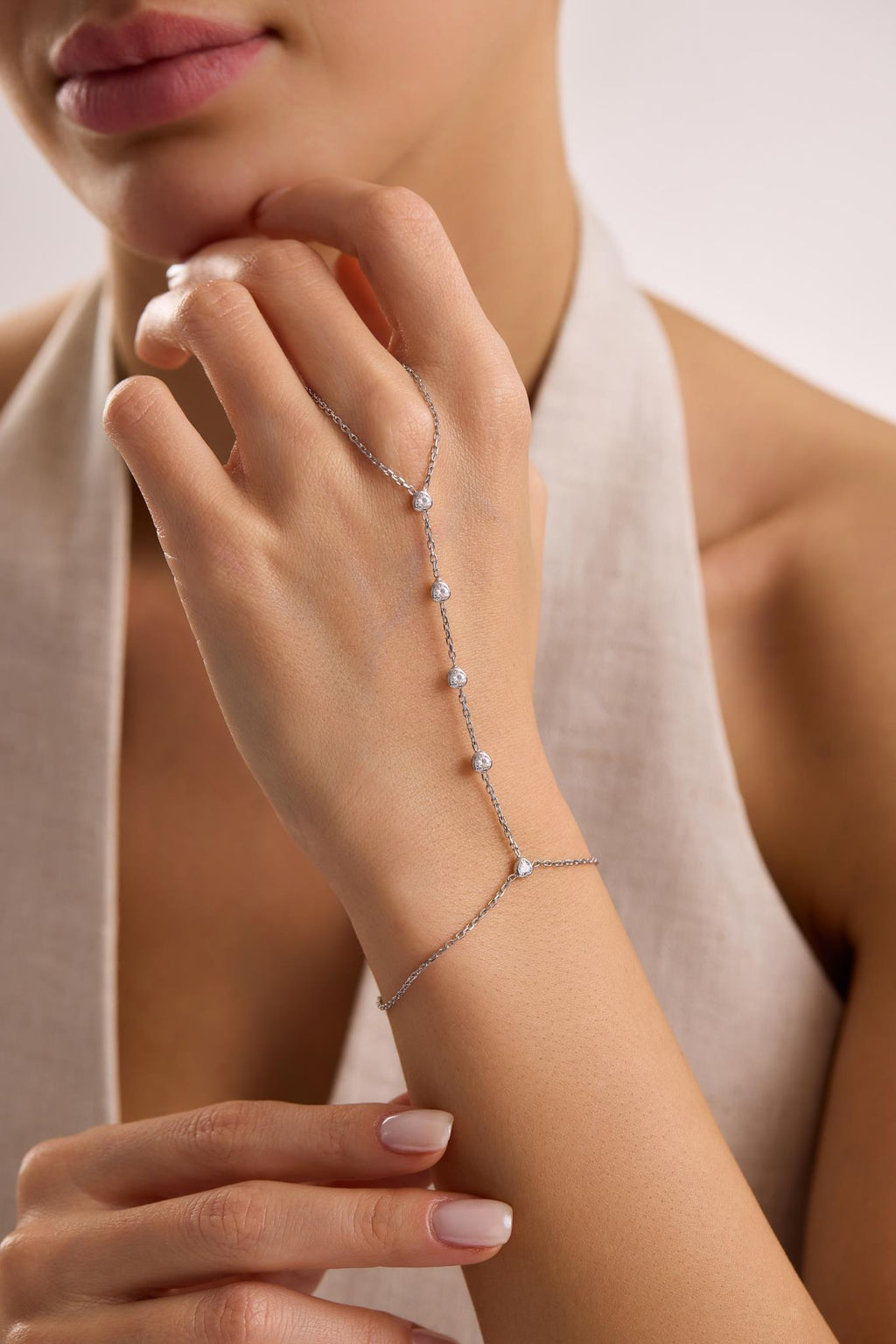 925 Sterling Silver Rhodium Plated White Zircon Heart Hand Chain Bracelet