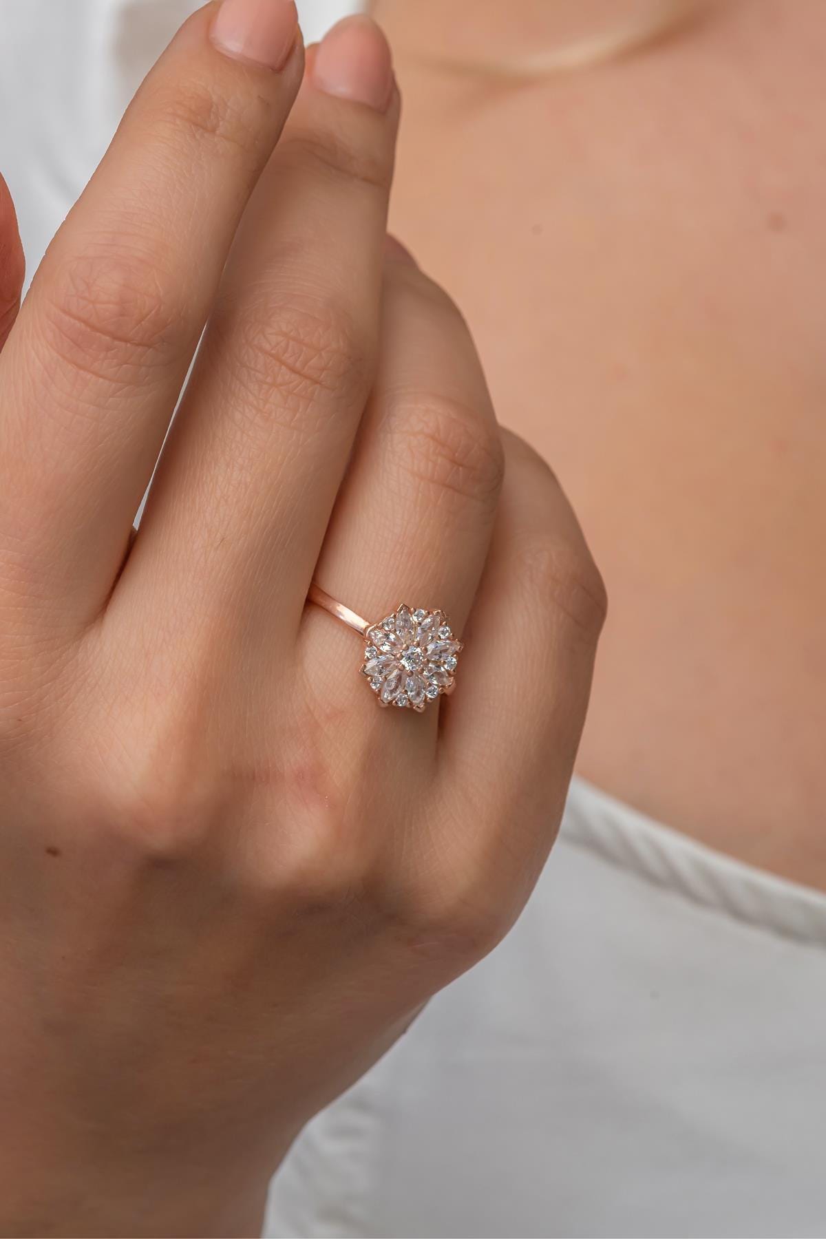 Flower Ring, Adjustable 925 Sterling Silver White Zircon Ring for Women (NRZ998964)
