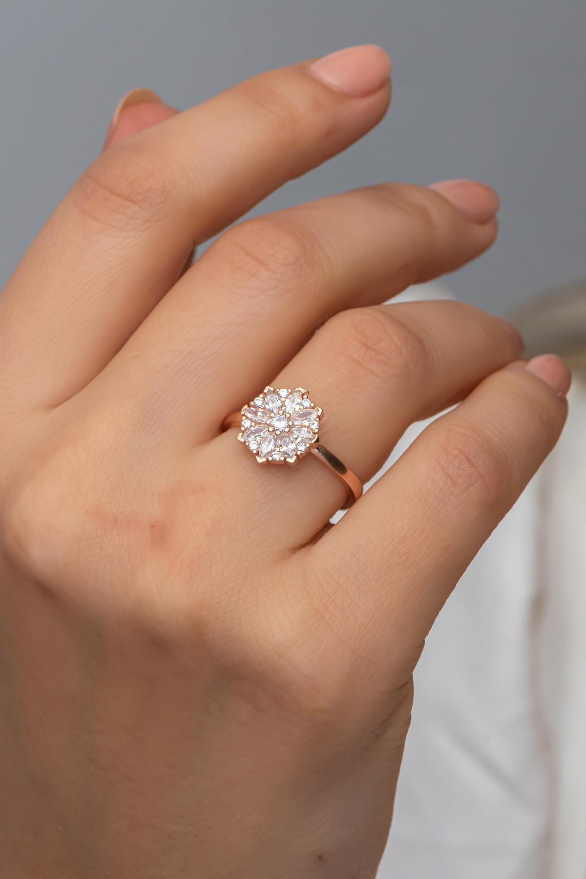 Flower Ring, Adjustable 925 Sterling Silver White Zircon Ring for Women (NRZ998964)