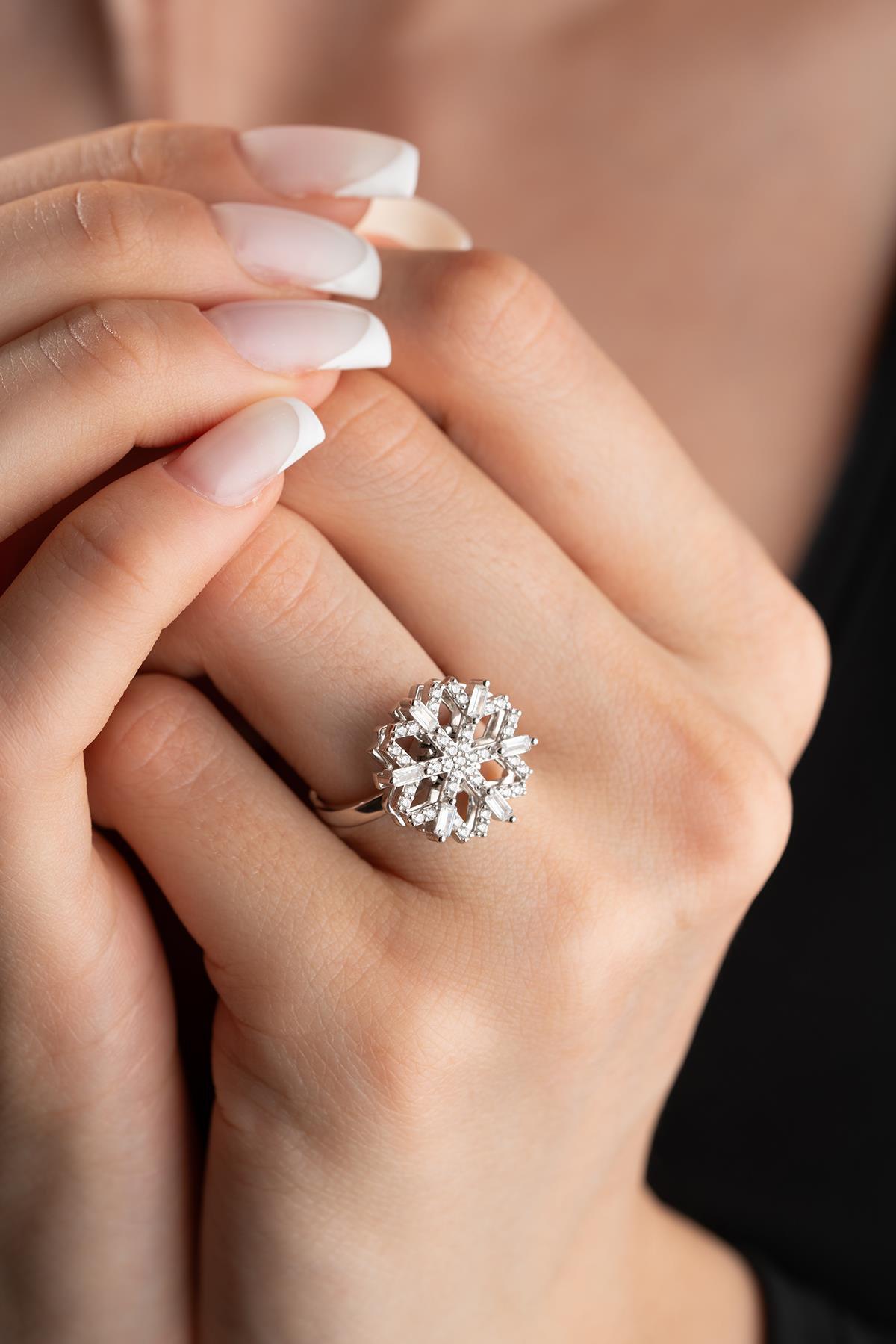 Adjustable Snowflake Spin Ring | 925 Sterling Silver Zircon